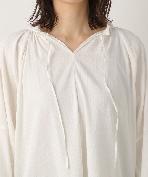 LEPSIM（レプシィム）の「ギャザーVネックブラウス　259277（シャツ/ブラウス・レディース・オフホワイト/ピンク/ブルー・FREE）」の11枚目の写真