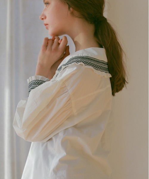 idem（イデム）の「shirring collar blouse/シャーリングカラーコットンブラウス（シャツ/ブラウス・レディース・オフホワイト/ミント・FREE）」の8枚目の写真