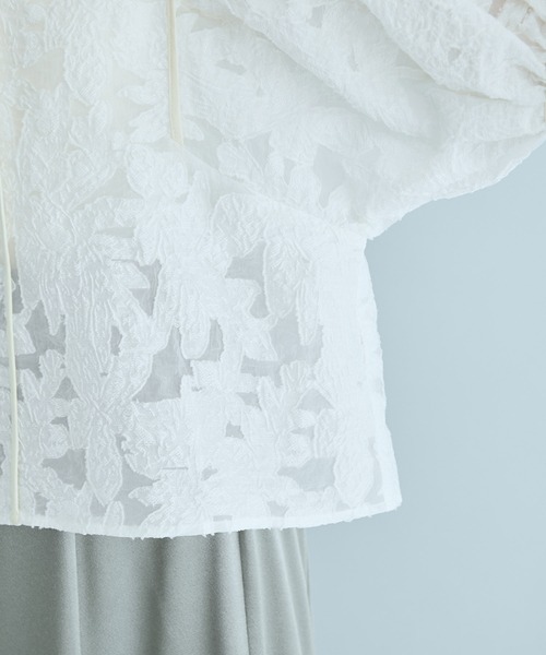 レース調ジャガードパイピングブラウス