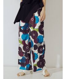 サークルドットパターンパンツを使った人気ファッションコーディネート 