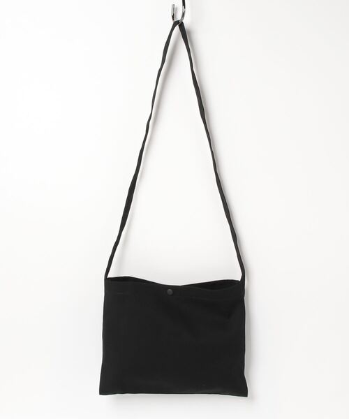 United Athle（ユナイテッドアスレ）の「『United Athle/ユナイテッドアスレ』レギュラーキャンバスサコッシュ（ショルダーバッグ・レディース・ブラック/オフホワイト・FREE）」の7枚目の写真