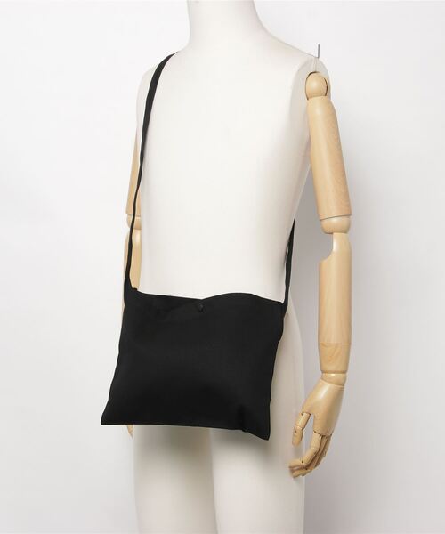 United Athle（ユナイテッドアスレ）の「『United Athle/ユナイテッドアスレ』レギュラーキャンバスサコッシュ（ショルダーバッグ・レディース・ブラック/オフホワイト・FREE）」の13枚目の写真