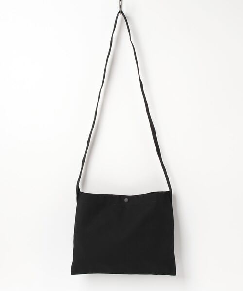 United Athle（ユナイテッドアスレ）の「『United Athle/ユナイテッドアスレ』レギュラーキャンバスサコッシュ（ショルダーバッグ・レディース・ブラック/オフホワイト・FREE）」の6枚目の写真