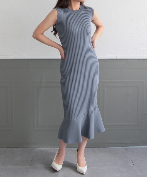 Julia Boutique(ジュリアブティック)の「ロング丈・スリーブレスマーメイドニットワンピース/22022(ワンピース・レディース・ブラック/ベージュ/ネイビー/ブラウン/ブルー/ラベンダー・LONG)」の5枚目の写真