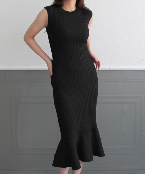 Julia Boutique(ジュリアブティック)の「ロング丈・スリーブレスマーメイドニットワンピース/22022(ワンピース・レディース・ブラック/ベージュ/ネイビー/ブラウン/ブルー/ラベンダー・LONG)」の2枚目の写真