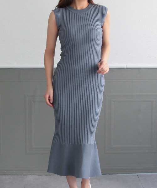 Julia Boutique(ジュリアブティック)の「ロング丈・スリーブレスマーメイドニットワンピース/22022(ワンピース・レディース・ブラック/ベージュ/ネイビー/ブラウン/ブルー/ラベンダー・LONG)」の21枚目の写真