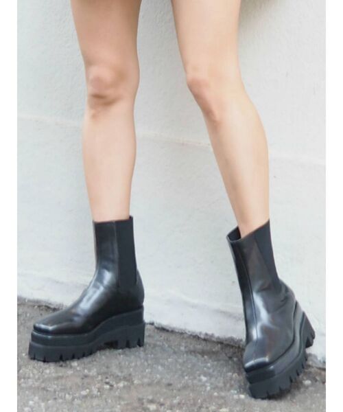 EVRIS（エヴリス）の「サイドゴアブーツ（ブーツ・レディース・ブラック・MEDIUM/LARGE/SMALL）」の2枚目の写真