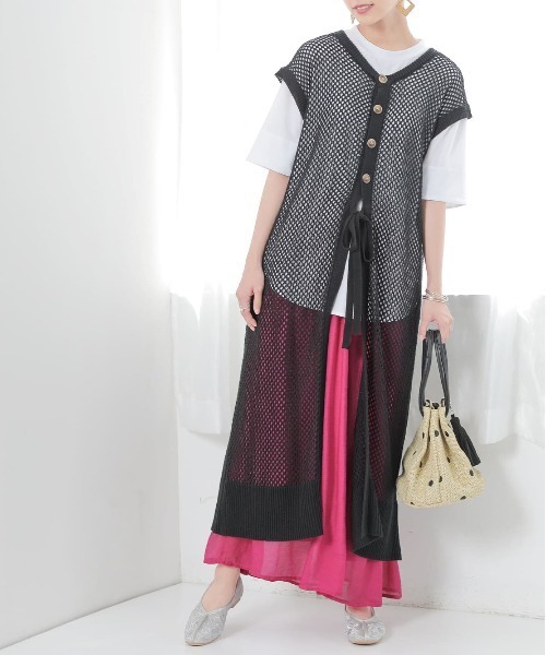 osharewalker（オシャレウォーカー）の「【廃盤】『メッシュ編み2wayロングニットベスト』（ベスト・レディース・ブラック/ベージュ・FREE）」の2枚目の写真