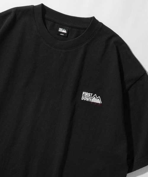 FIRST DOWN(ファーストダウン)の「【FIRST DOWN/ファーストダウン】ビッグシルエット ワンポイント ブランドロゴ刺繍 半袖Tシャツ(Tシャツ/カットソー・メンズ・ホワイト/ブラック・M/L/XL)」の2枚目の写真