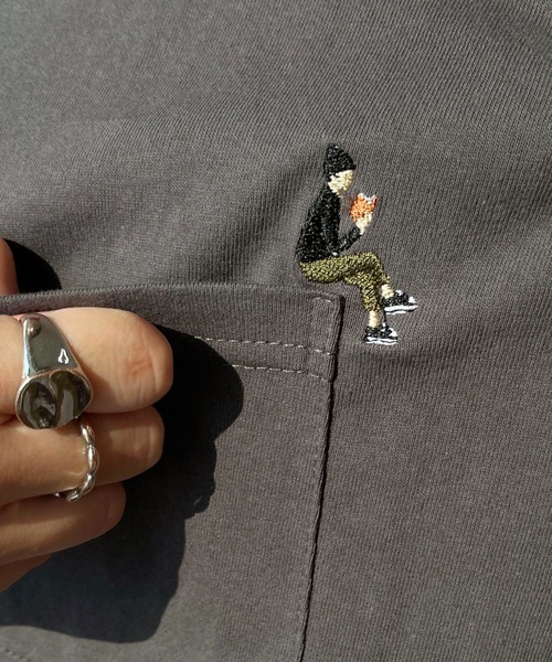 PairPair（ペアペア）の「holiday刺繍Tシャツ(ユニセックス)（Tシャツ/カットソー・メンズ・オフホワイト/グリーン/ホワイト系その他/ブラック系その他/グリーン系その他/スミクロ・フリー）」の4枚目の写真