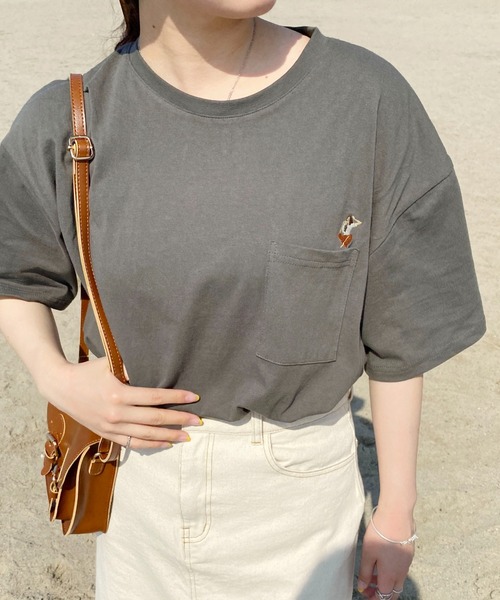 PairPair（ペアペア）の「holiday刺繍Tシャツ(ユニセックス)（Tシャツ/カットソー・メンズ・オフホワイト/グリーン/ホワイト系その他/ブラック系その他/グリーン系その他/スミクロ・フリー）」の5枚目の写真