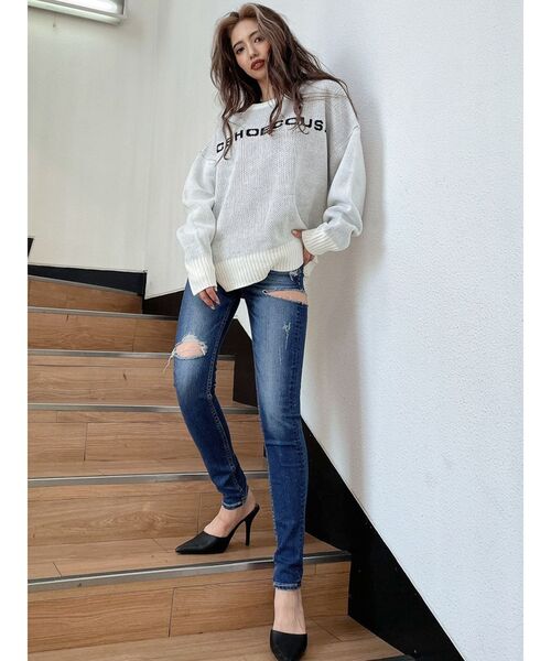 GYDA(ジェイダ)の「ミドルウエスト SIDE RIPPED スキニーデニムパンツ(デニムパンツ・レディース・インディゴブルー/ブルー・SMALL/MEDIUM/X-SMALL)」の4枚目の写真