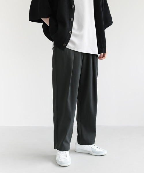 LILL（リル）の「ディープツータックワイドテーパードパンツ（その他パンツ・メンズ・チャコールグレー/ブラック/オフホワイト・S/M/L/XL）」の4枚目の写真