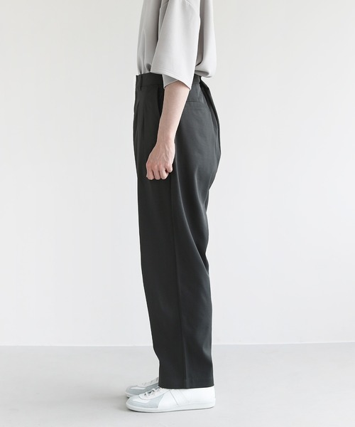 LILL（リル）の「ディープツータックワイドテーパードパンツ（その他パンツ・メンズ・チャコールグレー/ブラック/オフホワイト・S/M/L/XL）」の15枚目の写真