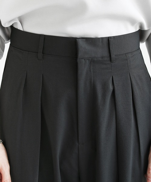 LILL（リル）の「ディープツータックワイドテーパードパンツ（その他パンツ・メンズ・チャコールグレー/ブラック/オフホワイト・S/M/L/XL）」の17枚目の写真