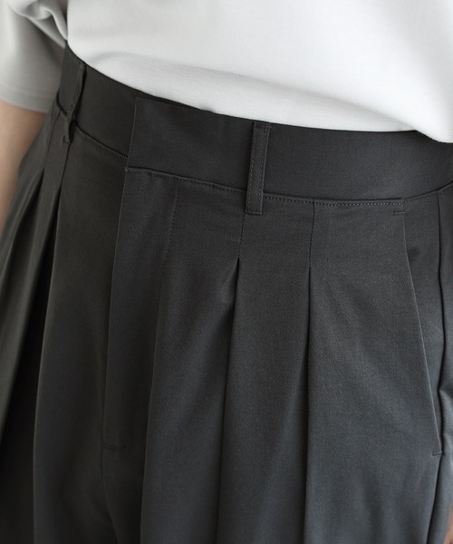 LILL（リル）の「ディープツータックワイドテーパードパンツ（その他パンツ・メンズ・チャコールグレー/ブラック/オフホワイト・S/M/L/XL）」の21枚目の写真