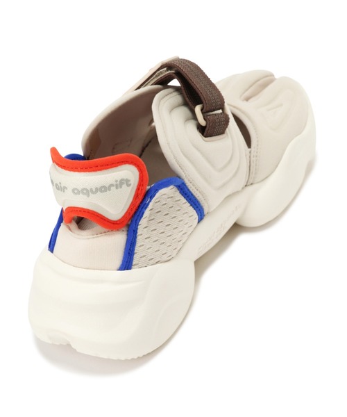 NIKE(ナイキ)の「(NIKE)ナイキ アクア リフト プレミアム シューズ(スニーカー・レディース・ベージュ・23/24.0/25.0)」の8枚目の写真