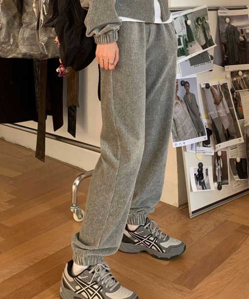 aimoha(アイモハ)の「スウェットパンツ(スウェットパンツ・レディース・グレー/オフホワイト/ブラック・SMALL/LARGE/MEDIUM)」の3枚目の写真