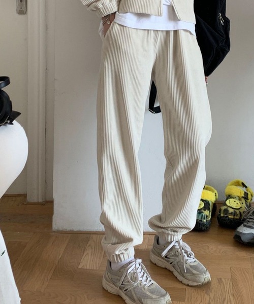 aimoha(アイモハ)の「スウェットパンツ(スウェットパンツ・レディース・グレー/オフホワイト/ブラック・SMALL/LARGE/MEDIUM)」の2枚目の写真