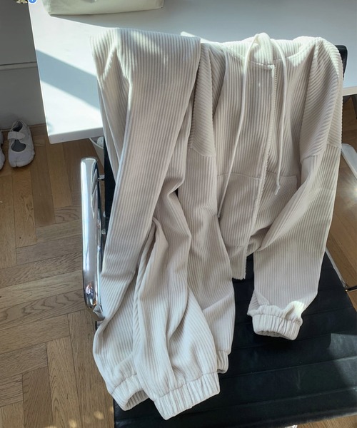 aimoha(アイモハ)の「スウェットパンツ(スウェットパンツ・レディース・グレー/オフホワイト/ブラック・SMALL/LARGE/MEDIUM)」の10枚目の写真