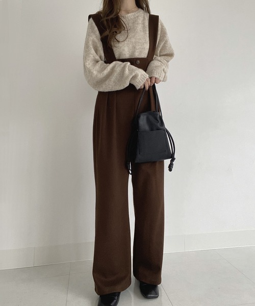 JUNOAH（ジュノア）の「タックサロペット（サロペット/オーバーオール・レディース・ブラック/モカ/グレイッシュベージュ/キャメル/ブラウン/ライトグレー/チャコール・MEDIUM/LARGE/X-LARGE/SMALL）」の19枚目の写真