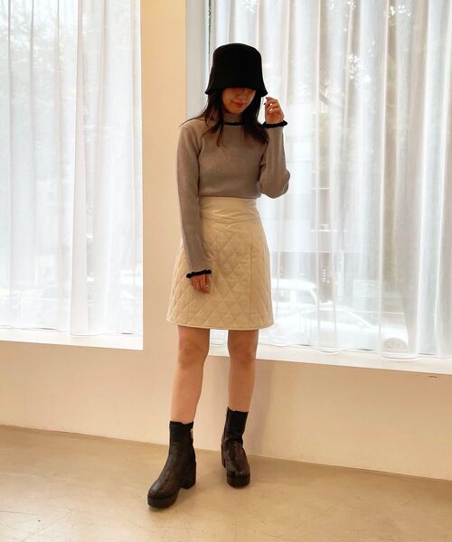 MAJESTIC LEGON（マジェスティックレゴン）の「プチフリルタートルニット（ニット/セーター・レディース・ブラック/ブラウン/アイボリー/ピンクベージュ/グレー・MEDIUM）」の14枚目の写真