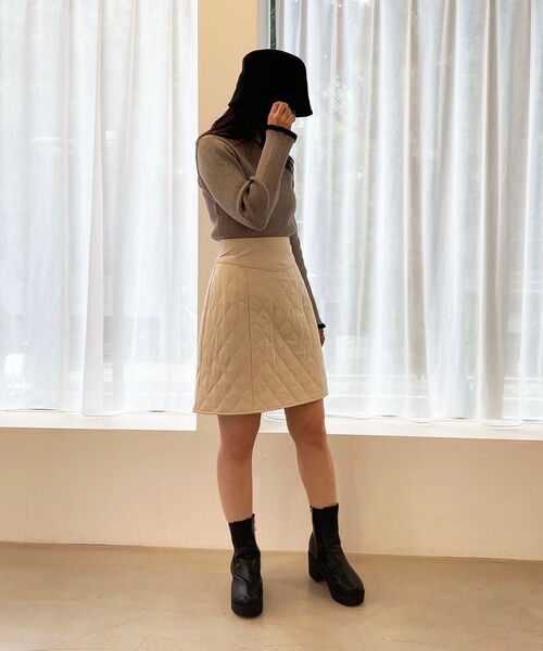 MAJESTIC LEGON（マジェスティックレゴン）の「プチフリルタートルニット（ニット/セーター・レディース・ブラック/ブラウン/アイボリー/ピンクベージュ/グレー・MEDIUM）」の15枚目の写真