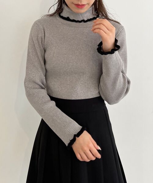 MAJESTIC LEGON（マジェスティックレゴン）の「プチフリルタートルニット（ニット/セーター・レディース・ブラック/ブラウン/アイボリー/ピンクベージュ/グレー・MEDIUM）」の21枚目の写真