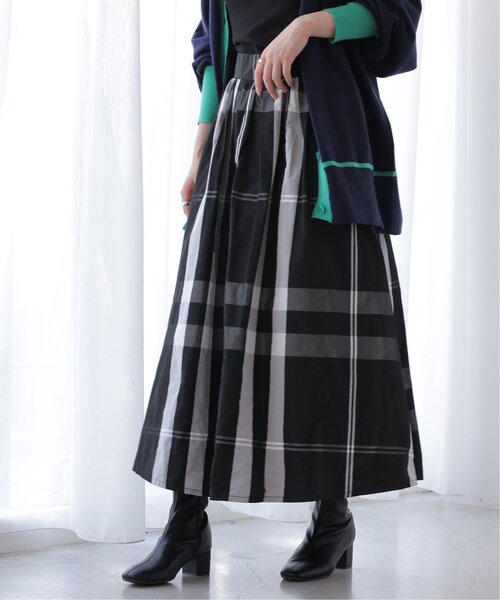 frames RAY CASSIN（フレームスレイカズン）の「ビッグチェック　ソフトナイロンスカート（スカート・レディース・オフホワイト/ブラック/ネイビー・FREE）」の9枚目の写真