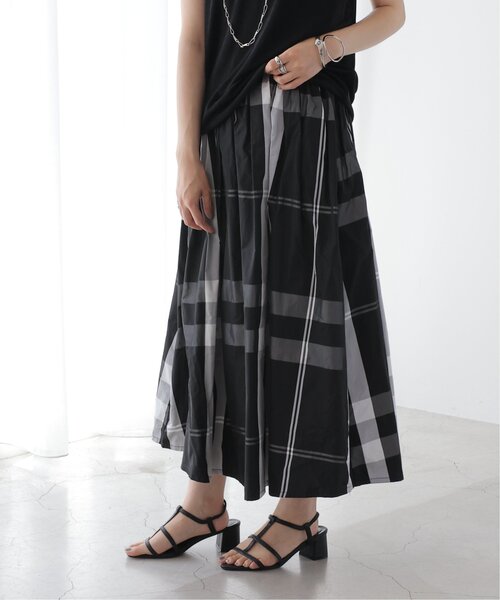 frames RAY CASSIN（フレームスレイカズン）の「ビッグチェック　ソフトナイロンスカート（スカート・レディース・オフホワイト/ブラック/ネイビー・FREE）」の13枚目の写真