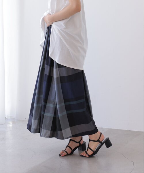 frames RAY CASSIN（フレームスレイカズン）の「ビッグチェック　ソフトナイロンスカート（スカート・レディース・オフホワイト/ブラック/ネイビー・FREE）」の19枚目の写真