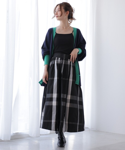 frames RAY CASSIN（フレームスレイカズン）の「ビッグチェック　ソフトナイロンスカート（スカート・レディース・オフホワイト/ブラック/ネイビー・FREE）」の3枚目の写真