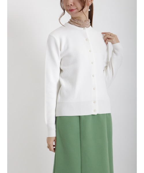 Te chichi（テチチ）の「パールボタンクルーネックカーディガン（カーディガン/ボレロ・レディース・ブラック/ブルー/オフホワイト/ラベンダー/ベージュ/ミント・ﾌﾘ-）」の2枚目の写真