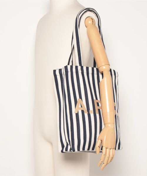 A.P.C.(アーペーセー)の「TOTE LOU 23P(トートバッグ・メンズ・ブラウン系その他/ダークネイビー・ONESIZE)」の10枚目の写真