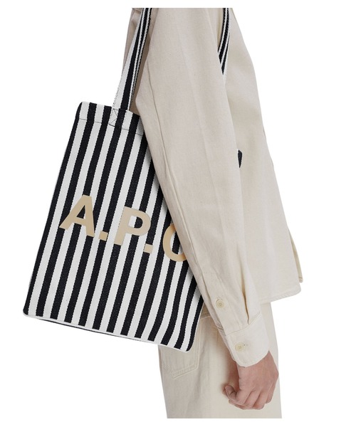 A.P.C.(アーペーセー)の「TOTE LOU 23P(トートバッグ・メンズ・ブラウン系その他/ダークネイビー・ONESIZE)」の2枚目の写真