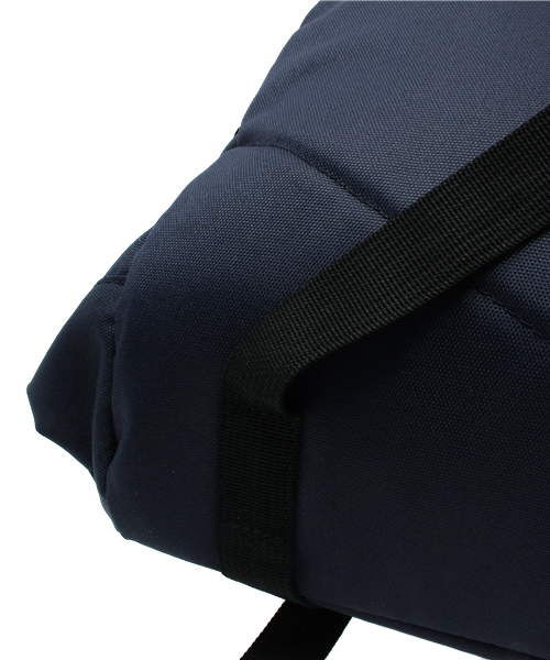 LBC（エルビーシー）の「ポリキャンパスリュック縦            （バックパック/リュック・レディース・ブラック/ダークネイビー・ONE SIZE）」の5枚目の写真