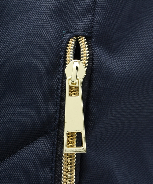 LBC（エルビーシー）の「ポリキャンパスリュック縦            （バックパック/リュック・レディース・ブラック/ダークネイビー・ONE SIZE）」の6枚目の写真