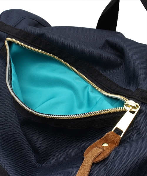 LBC（エルビーシー）の「ポリキャンパスリュック縦            （バックパック/リュック・レディース・ブラック/ダークネイビー・ONE SIZE）」の7枚目の写真