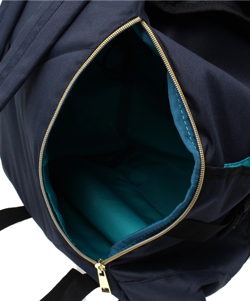 LBC（エルビーシー）の「ポリキャンパスリュック縦            （バックパック/リュック・レディース・ブラック/ダークネイビー・ONE SIZE）」の8枚目の写真