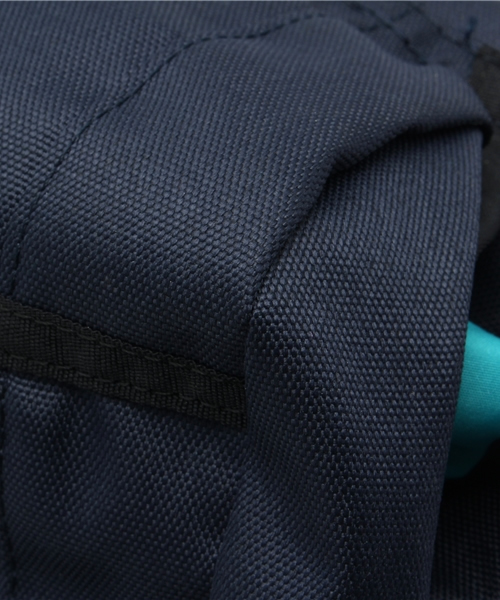 LBC（エルビーシー）の「ポリキャンパスリュック縦            （バックパック/リュック・レディース・ブラック/ダークネイビー・ONE SIZE）」の10枚目の写真