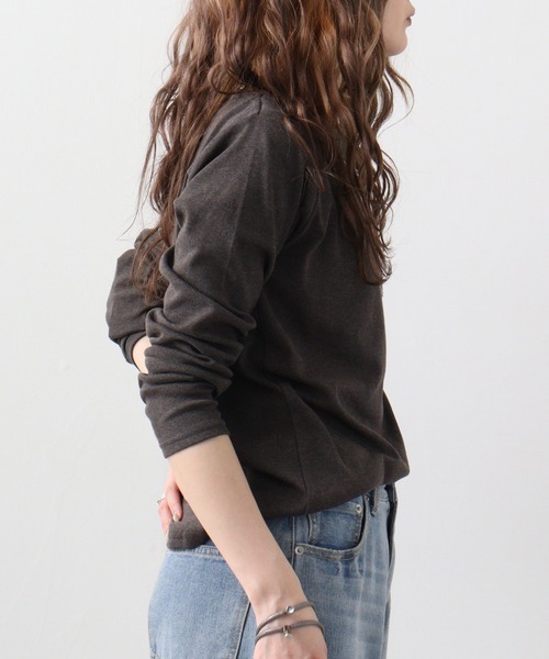 atONE(アットワン)の「atONE コットンフライスボートネックTシャツ 長袖(Tシャツ/カットソー・レディース・杢グレー/ブラック/グレイッシュベージュ/チェリーレッド/ホワイト/チャコールグレー/グレイッシュブルー/ネイビー/カーキ・L/3L/LL/4L/M)」の21枚目の写真