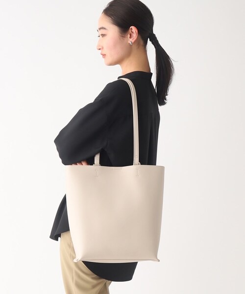 OPAQUE.CLIP（オペークドットクリップ）の「◆ダブルハンドル縦長トートバッグ【A4収納可/軽量】（トートバッグ・レディース・ベージュ/ブラック/オフホワイト・00）」の7枚目の写真