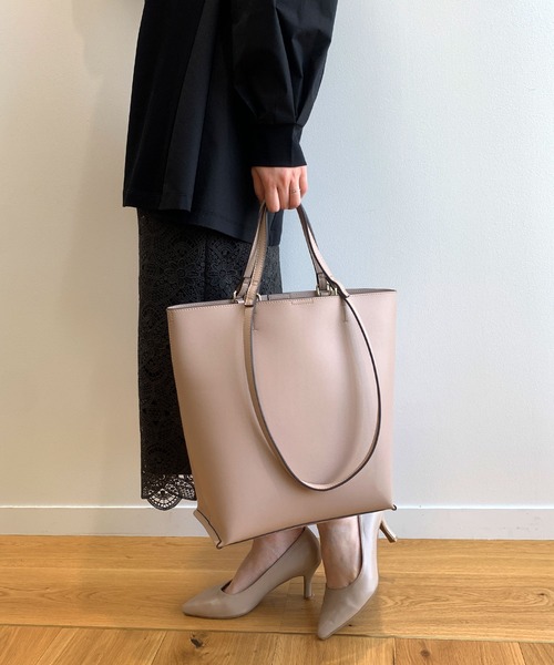 OPAQUE.CLIP（オペークドットクリップ）の「◆ダブルハンドル縦長トートバッグ【A4収納可/軽量】（トートバッグ・レディース・ベージュ/ブラック/オフホワイト・00）」の3枚目の写真