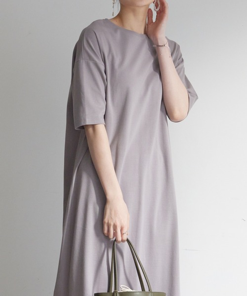 for/c(フォーシー)の「バックスリットTシャツワンピース【サスティナブル】(ワンピース・レディース・グレー/ブラック/ベージュ・LL/M/L)」の11枚目の写真