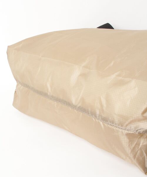 NEW BALANCE(ニューバランス)の「MT1996 パッカブルトートバック(トートバッグ・メンズ・ブラック/ベージュ・ONE SIZE)」の8枚目の写真