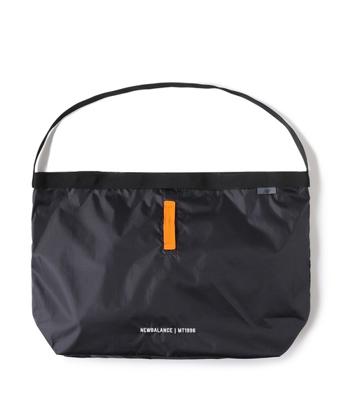 NEW BALANCE(ニューバランス)の「MT1996 パッカブルトートバック(トートバッグ・メンズ・ブラック/ベージュ・ONE SIZE)」の3枚目の写真