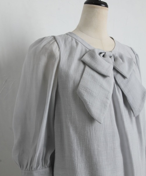 tocco closet（トッコ　クローゼット）の「りぼん付きシャイニーシアーブラウス（シャツ/ブラウス・レディース・アイボリー/グレー系その他・M）」の9枚目の写真