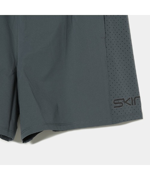 SKINS（スキンズ）の「SKINS（スキンズ）パンチングランニングショートパンツ（その他パンツ・メンズ・グレー系/ブルー系/ブラック・48/46/50）」の15枚目の写真
