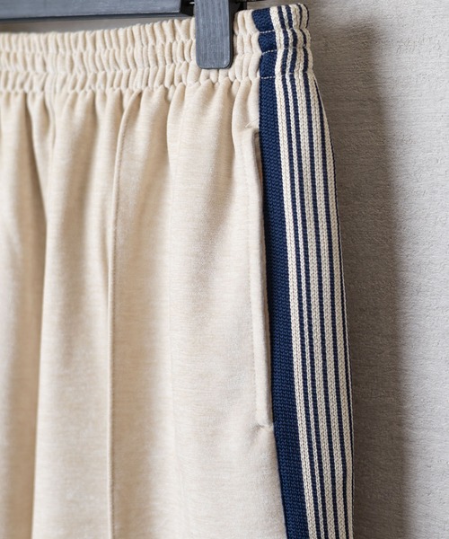 【セール】【Un】【it】【cuffne(カフネ)】Wide straight velor track pants ワイドストレートベロアトラックパンツ（その他パンツ）｜cuffne（カフネ）