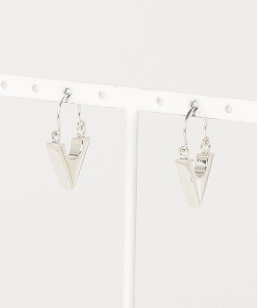 TONE SELECT GOODS(トーンセレクトグッズ)の「【925 SILVER ACC】中空SANKAKUピアスSV925(OG)(ピアス(両耳用)・レディース・シルバー・FREE)」の2枚目の写真